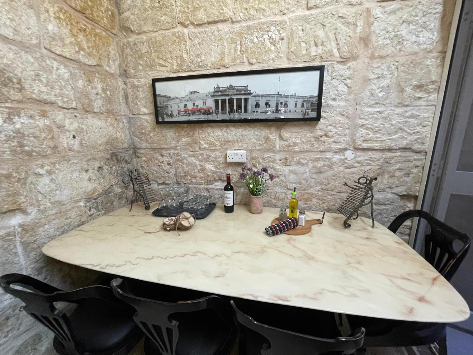 Sliema'S Seaside Charmer Exterior photo
