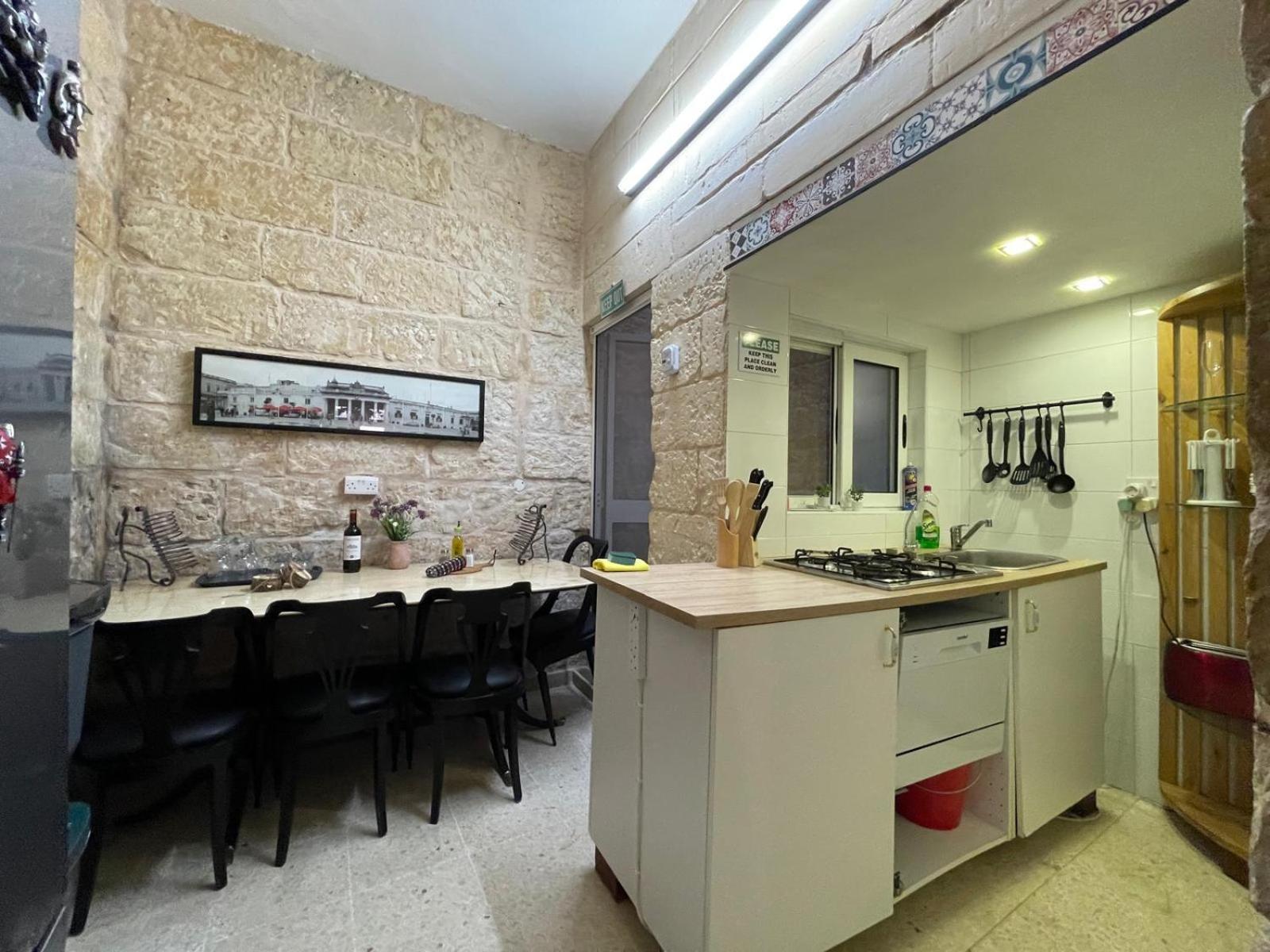 Sliema'S Seaside Charmer Exterior photo